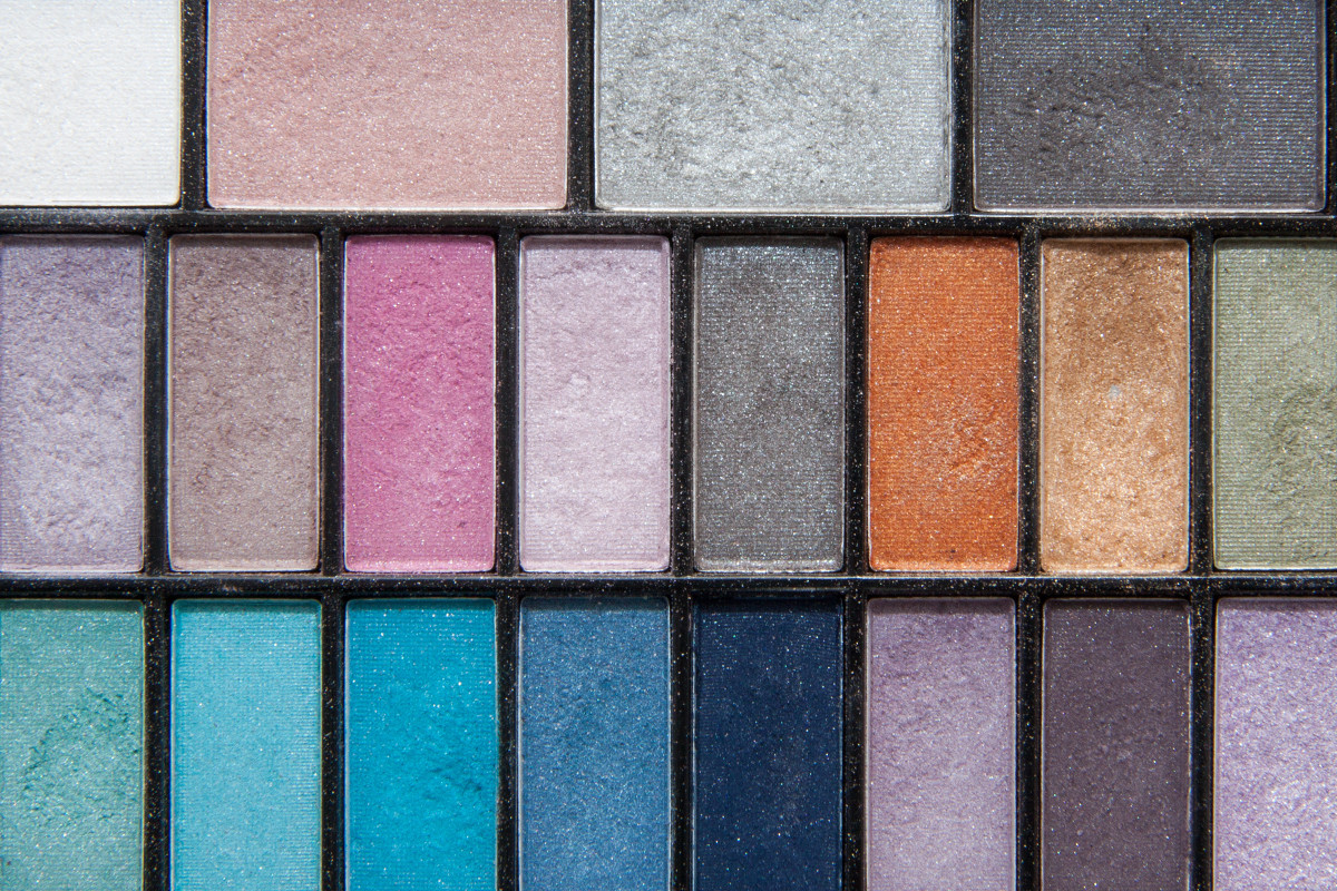 How to Build a Minimalist Makeup Kit